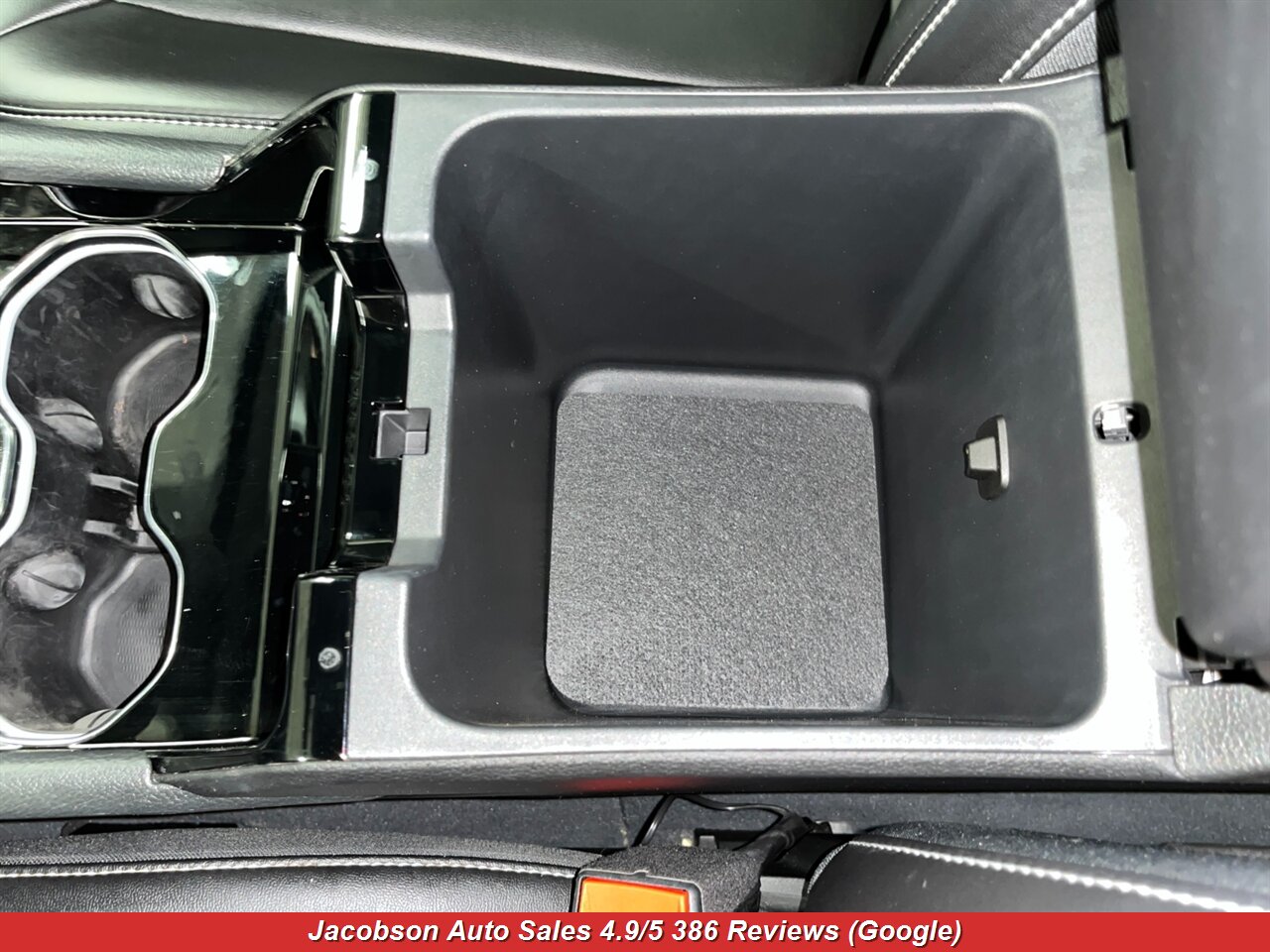 2023 Jeep Grand Cherokee Limited 4x4 - Photo 27 - Oshkosh, WI 54901