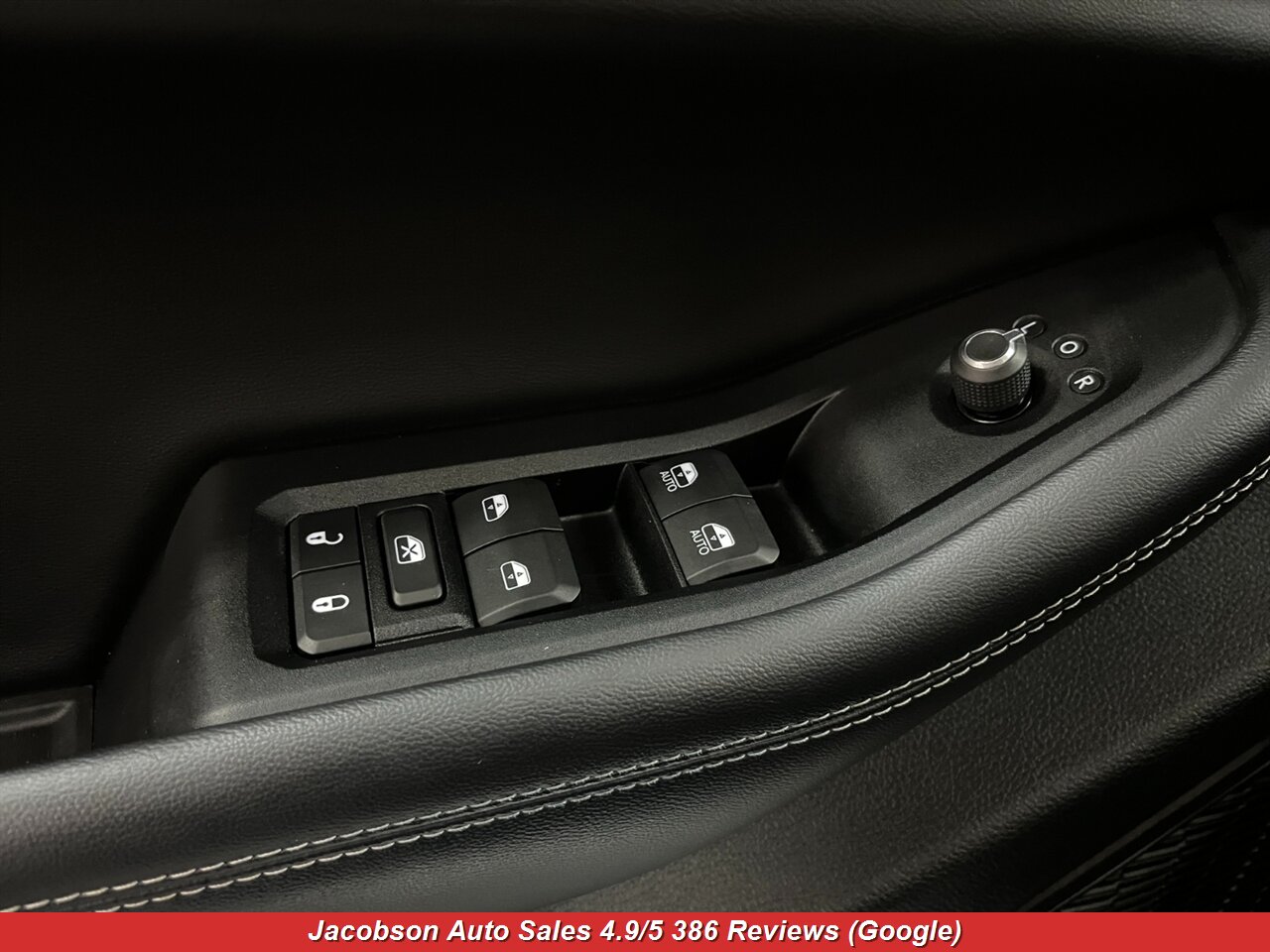2023 Jeep Grand Cherokee Limited 4x4 - Photo 32 - Oshkosh, WI 54901
