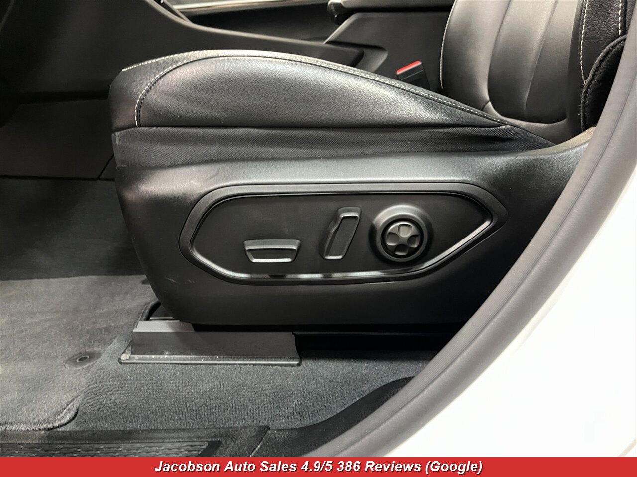 2023 Jeep Grand Cherokee Limited 4x4 - Photo 35 - Oshkosh, WI 54901