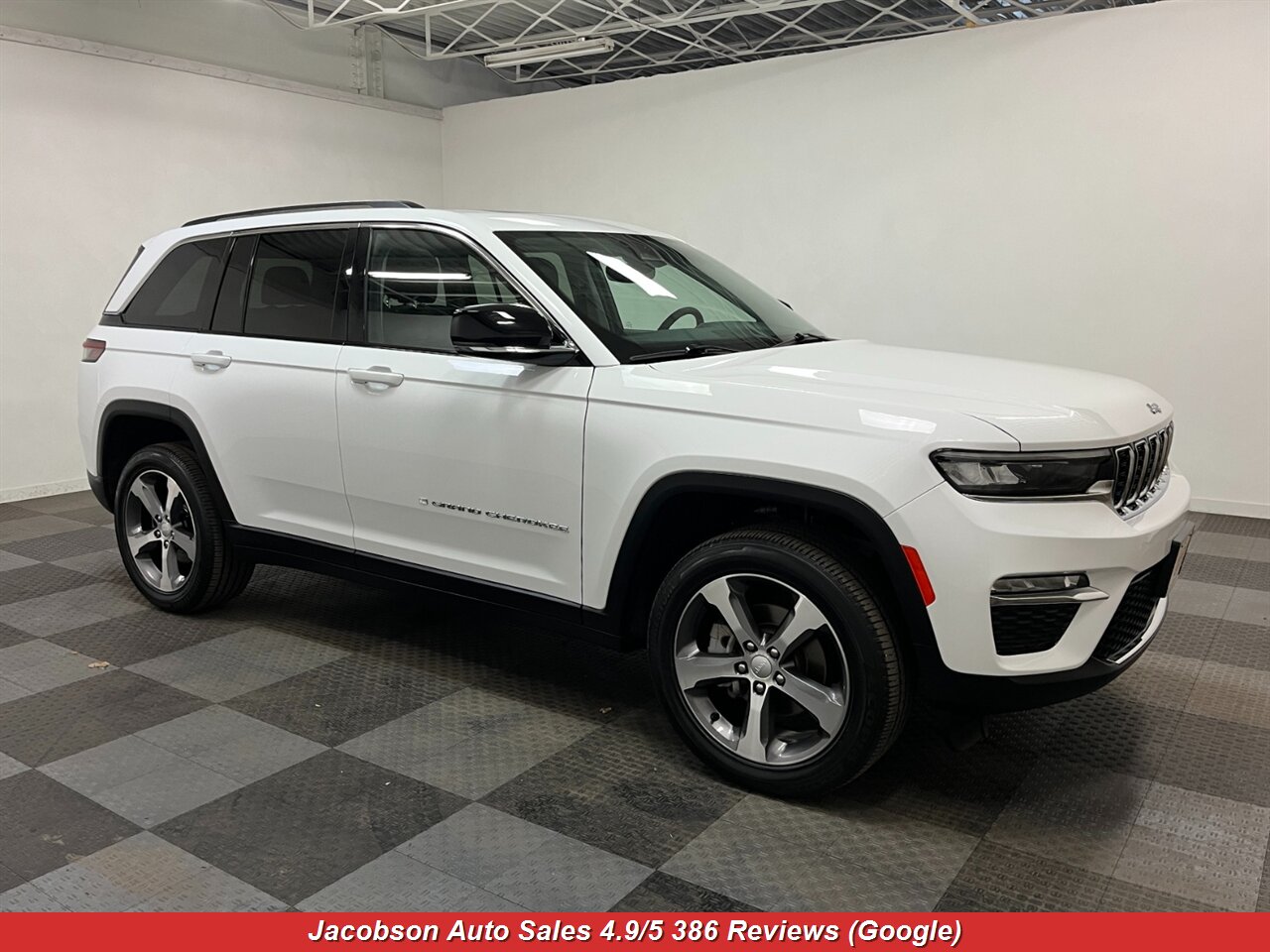 2023 Jeep Grand Cherokee Limited 4x4 - Photo 3 - Oshkosh, WI 54901