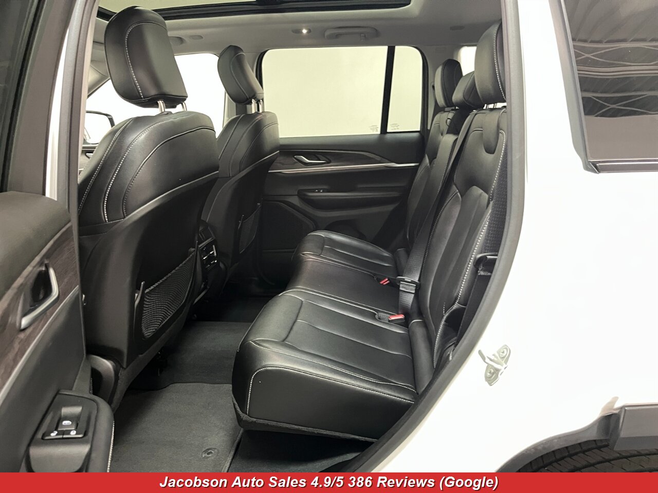 2023 Jeep Grand Cherokee Limited 4x4 - Photo 38 - Oshkosh, WI 54901