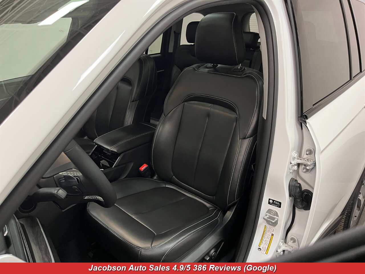 2023 Jeep Grand Cherokee Limited 4x4 - Photo 33 - Oshkosh, WI 54901