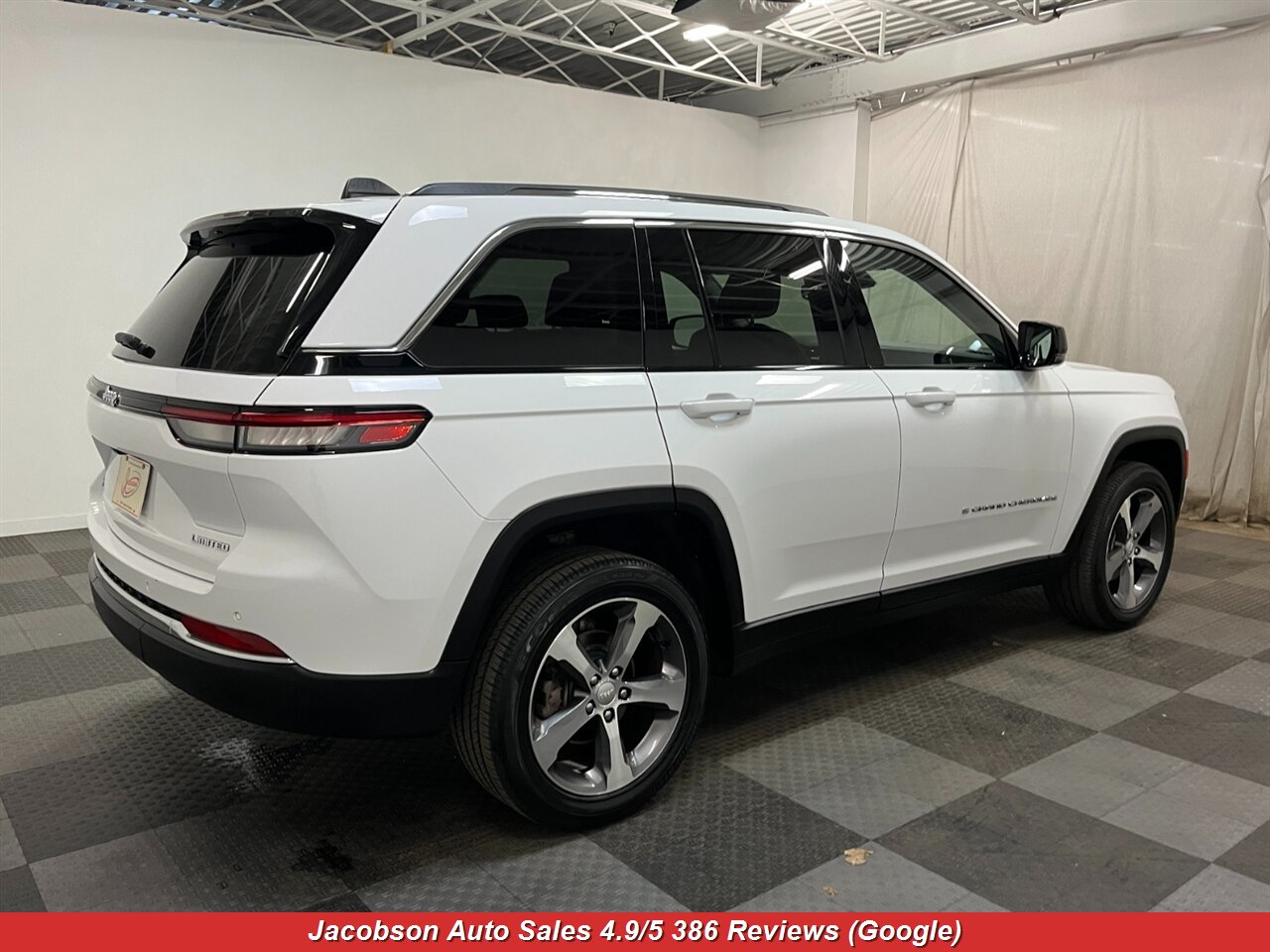 2023 Jeep Grand Cherokee Limited 4x4 - Photo 49 - Oshkosh, WI 54901