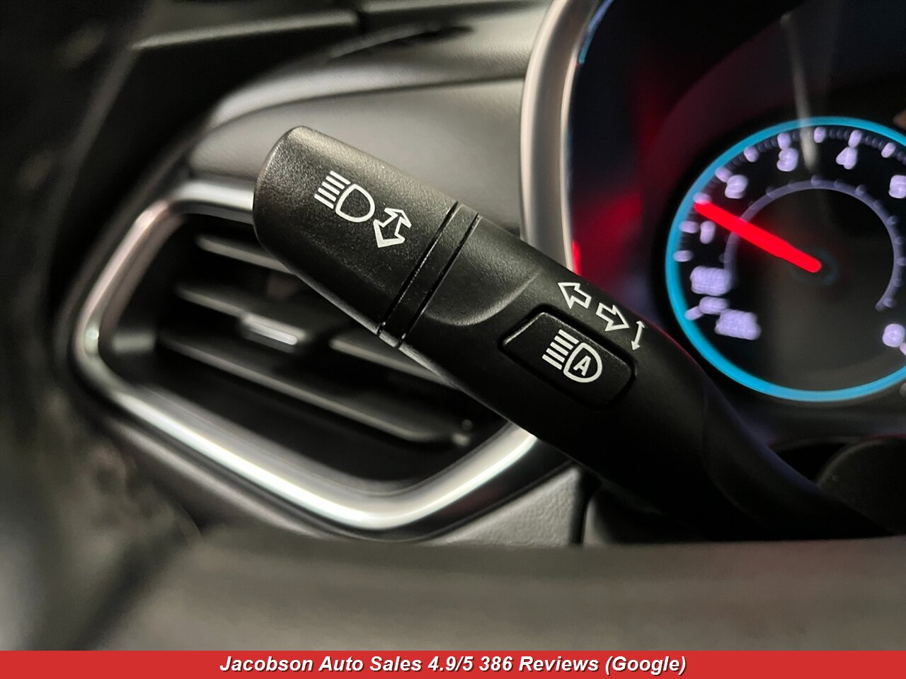 2023 Chevrolet Equinox LT 4x4 - Photo 8 - Oshkosh, WI 54901