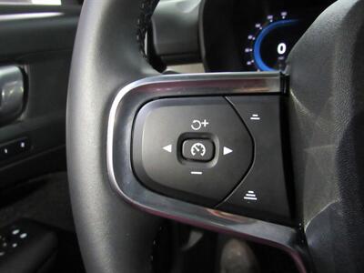 2024 Volvo XC40 B5 Plus Bright Theme AWD   - Photo 8 - Oshkosh, WI 54901