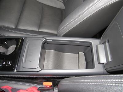 2024 Volvo XC40 B5 Plus Bright Theme AWD   - Photo 23 - Oshkosh, WI 54901