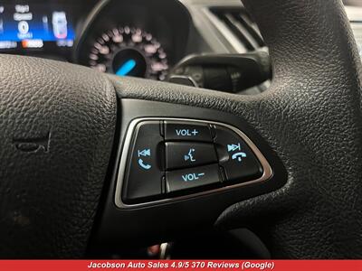 2017 Ford Escape SE   - Photo 10 - Oshkosh, WI 54901
