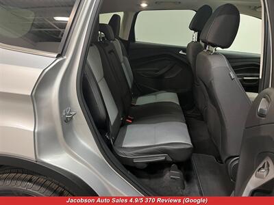 2017 Ford Escape SE   - Photo 39 - Oshkosh, WI 54901