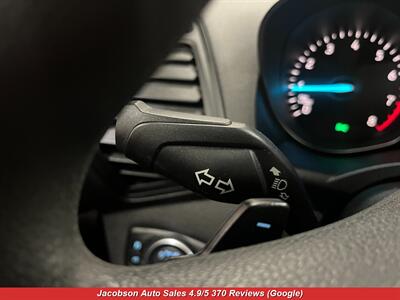 2017 Ford Escape SE   - Photo 6 - Oshkosh, WI 54901
