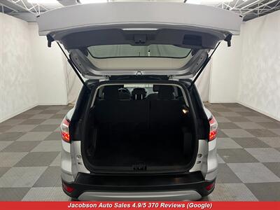 2017 Ford Escape SE   - Photo 35 - Oshkosh, WI 54901