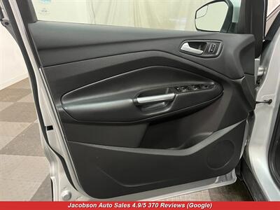 2017 Ford Escape SE   - Photo 24 - Oshkosh, WI 54901