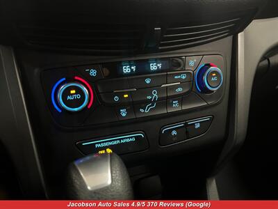 2017 Ford Escape SE   - Photo 14 - Oshkosh, WI 54901