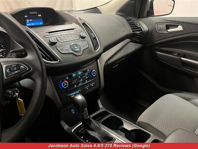 2017 Ford Escape SE   - Photo 16 - Oshkosh, WI 54901