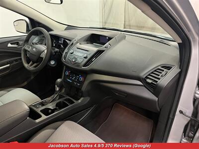 2017 Ford Escape SE   - Photo 43 - Oshkosh, WI 54901