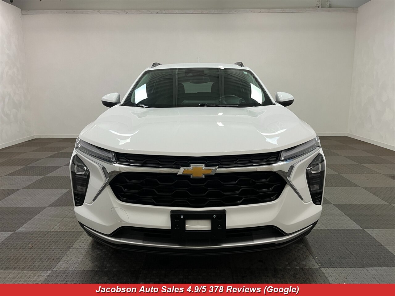 2024 Chevrolet Trax LT - Photo 2 - Oshkosh, WI 54901