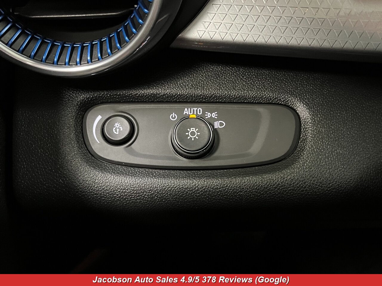 2024 Chevrolet Trax LT - Photo 6 - Oshkosh, WI 54901