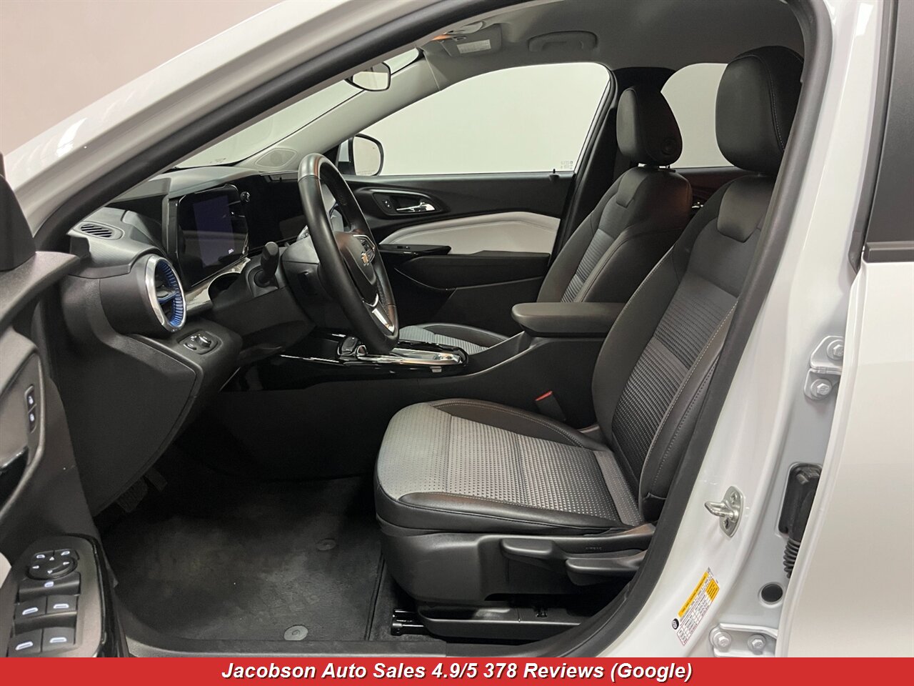 2024 Chevrolet Trax LT - Photo 33 - Oshkosh, WI 54901