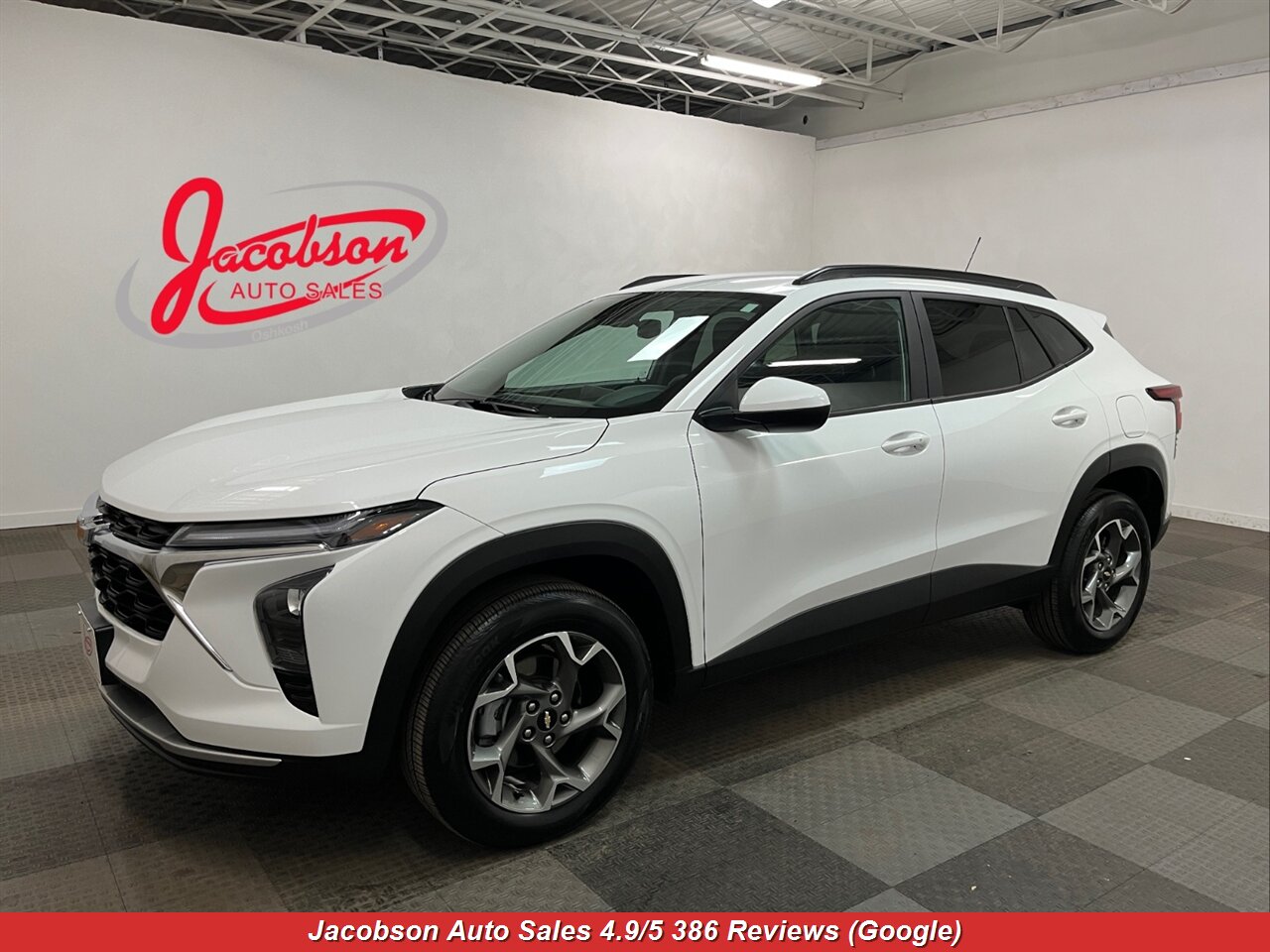 2025 Chevrolet Trax LT   - Photo 1 - Oshkosh, WI 54901