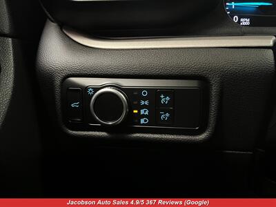 2023 Ford Explorer XLT AWD   - Photo 6 - Oshkosh, WI 54901