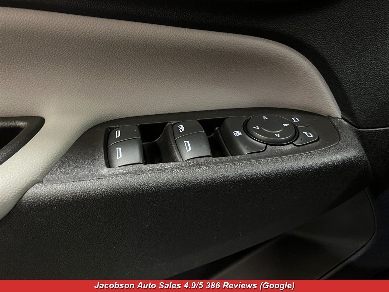 2021 Chevrolet Equinox LS 4x4 - Photo 3 - Oshkosh, WI 54901