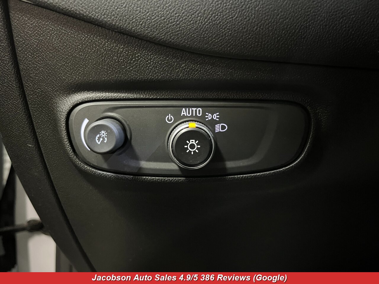 2021 Chevrolet Equinox LS 4x4 - Photo 4 - Oshkosh, WI 54901