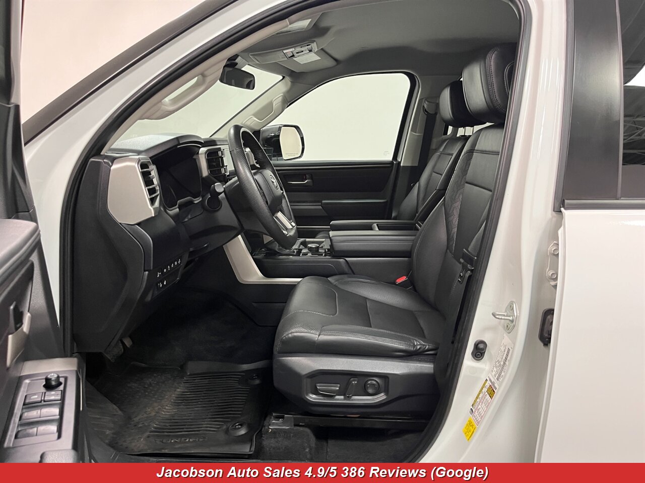 2024 Toyota Tundra SR5 CrewMax LB 4x4 - Photo 33 - Oshkosh, WI 54901