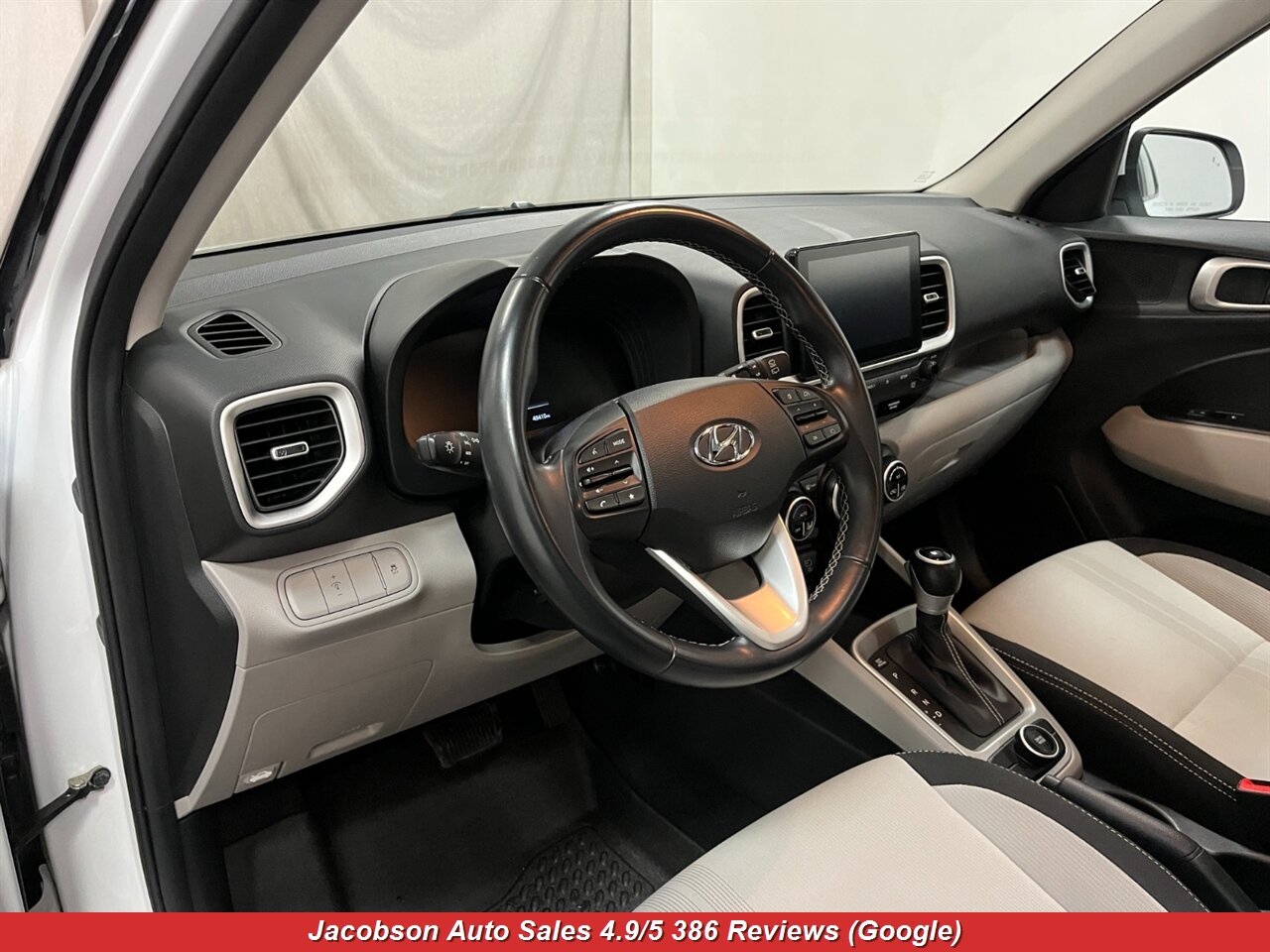 2023 Hyundai VENUE SEL - Photo 5 - Oshkosh, WI 54901