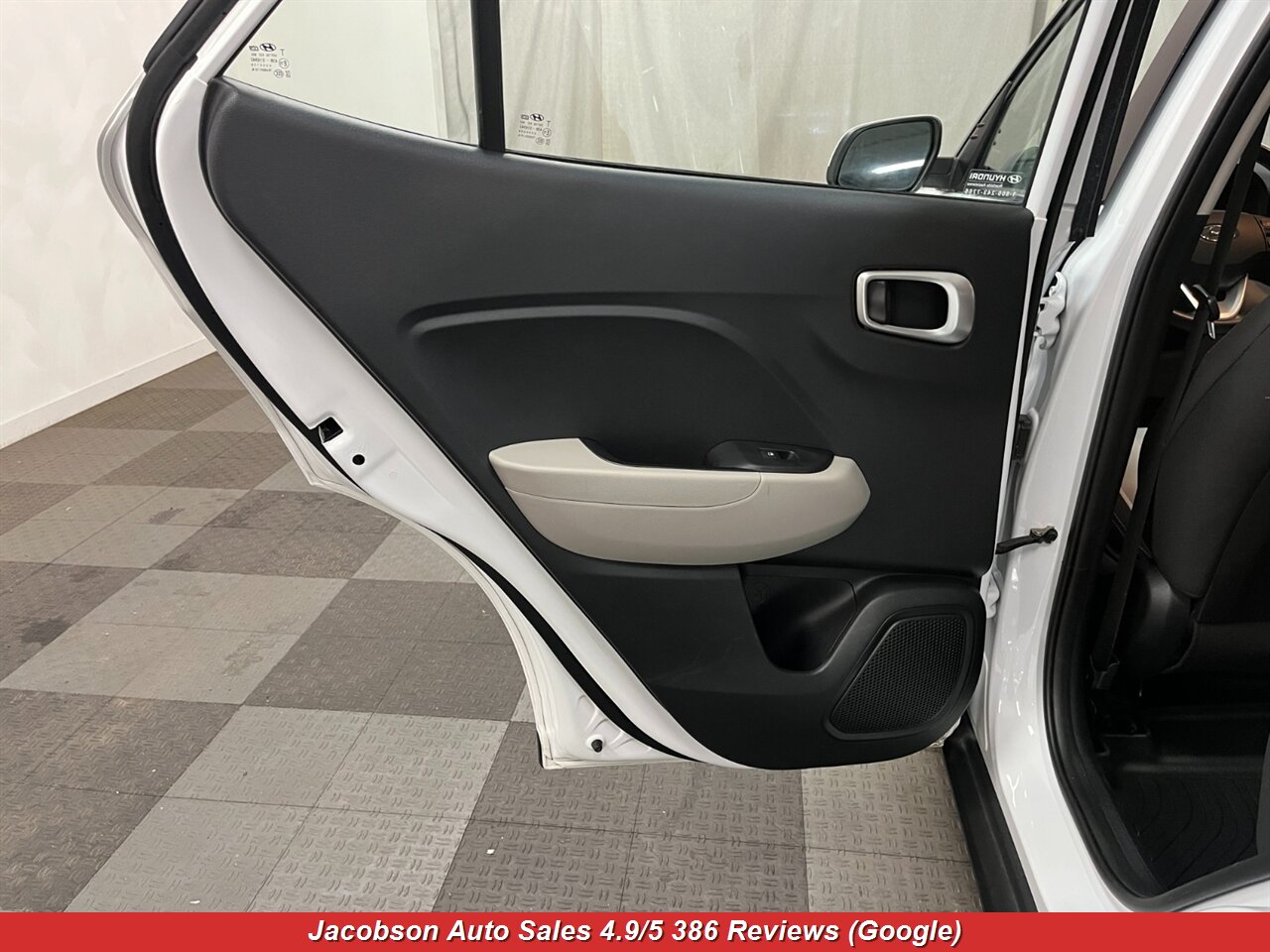 2023 Hyundai VENUE SEL - Photo 30 - Oshkosh, WI 54901