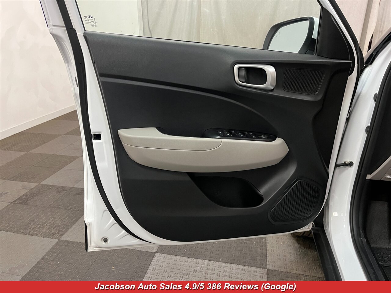 2023 Hyundai VENUE SEL - Photo 25 - Oshkosh, WI 54901