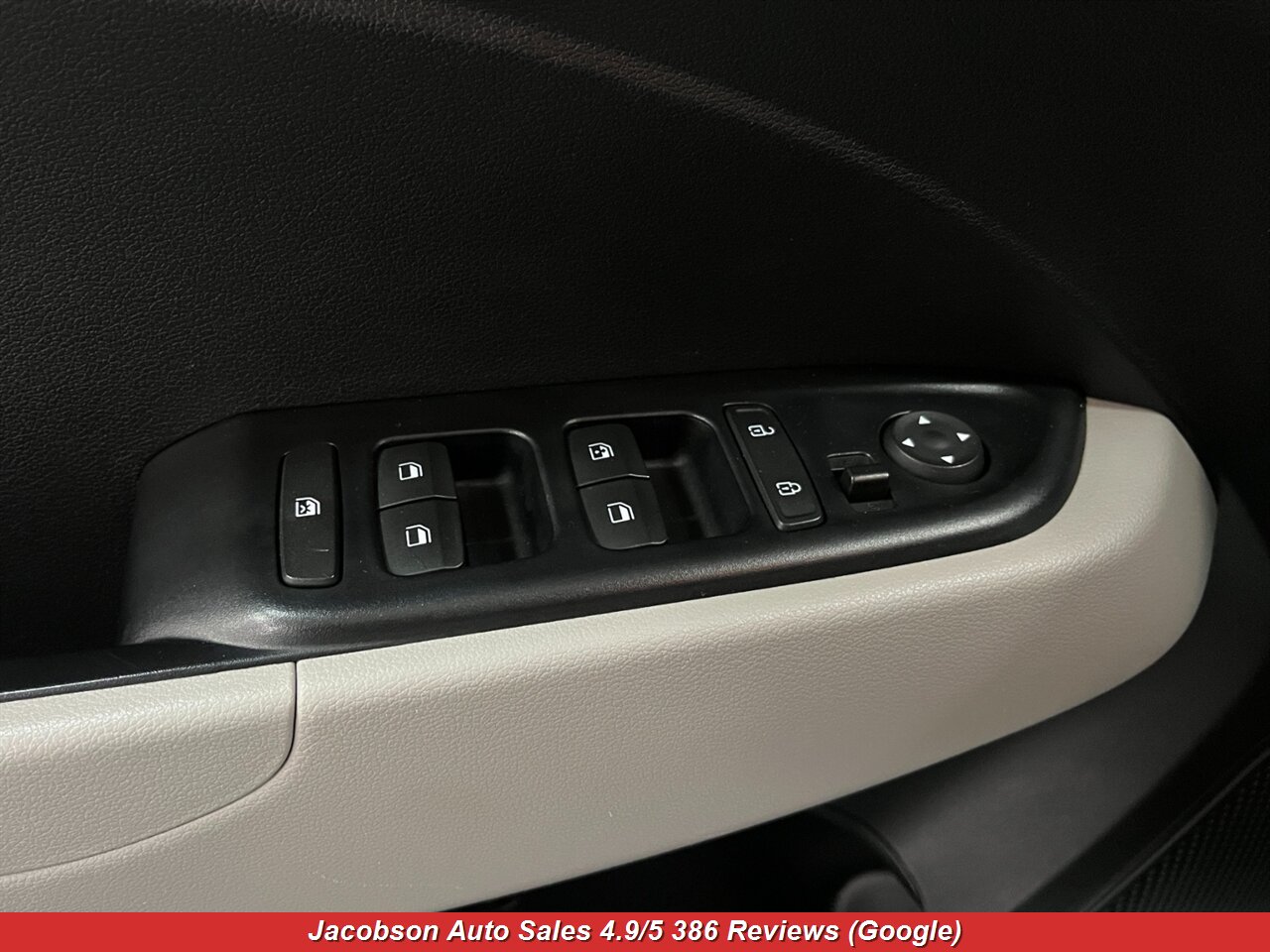 2023 Hyundai VENUE SEL - Photo 27 - Oshkosh, WI 54901