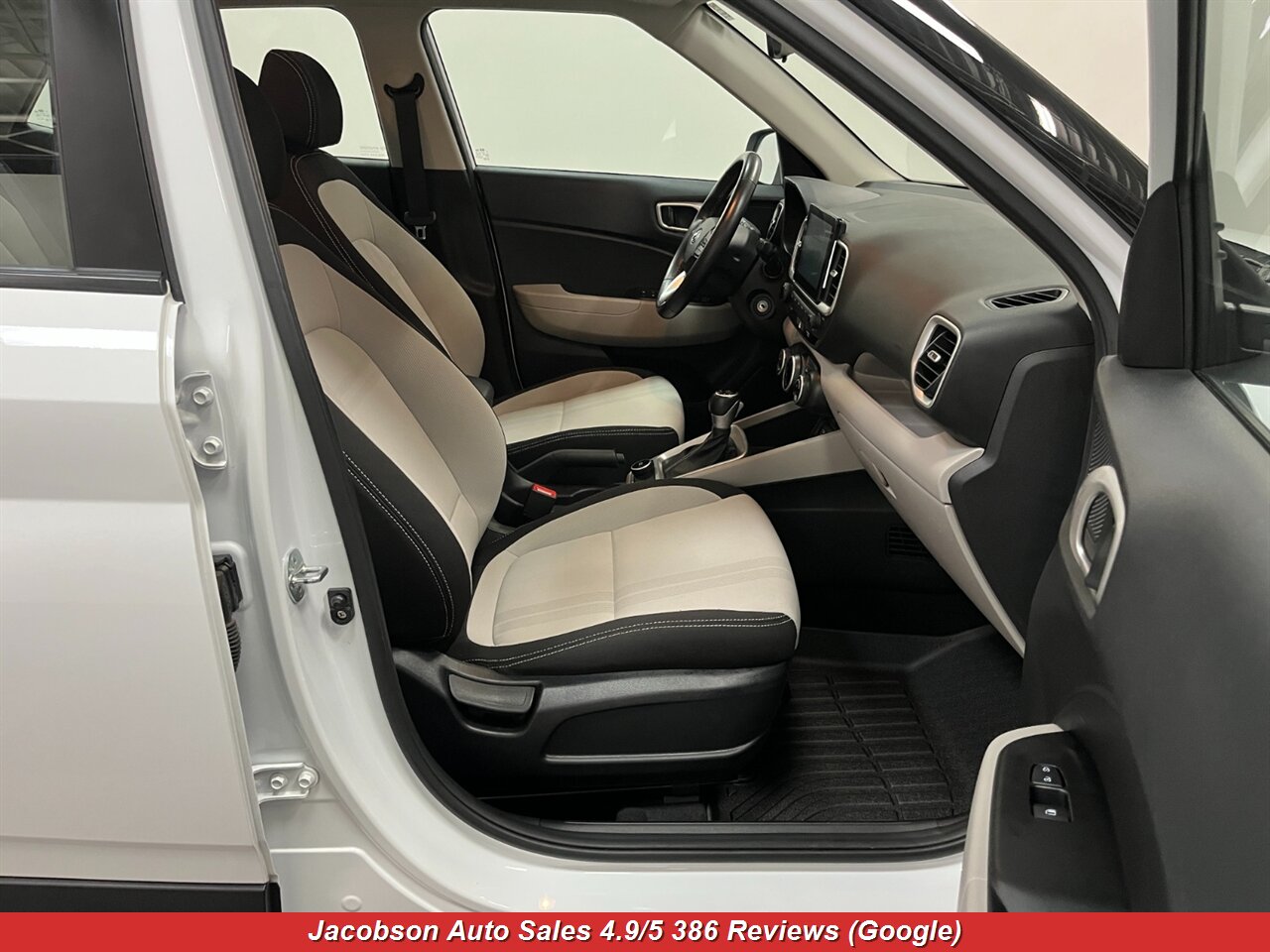 2023 Hyundai VENUE SEL - Photo 38 - Oshkosh, WI 54901