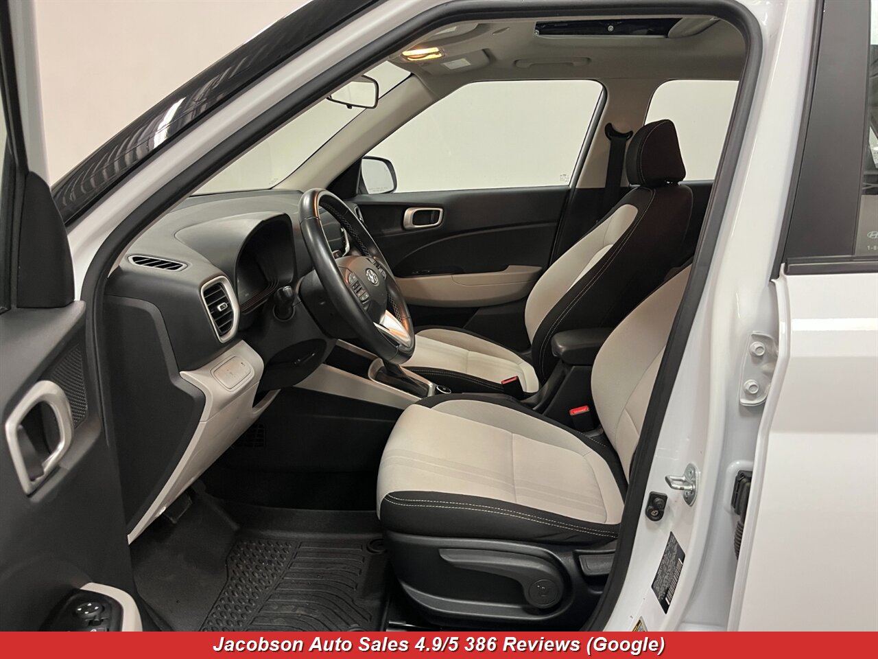 2023 Hyundai VENUE SEL - Photo 29 - Oshkosh, WI 54901