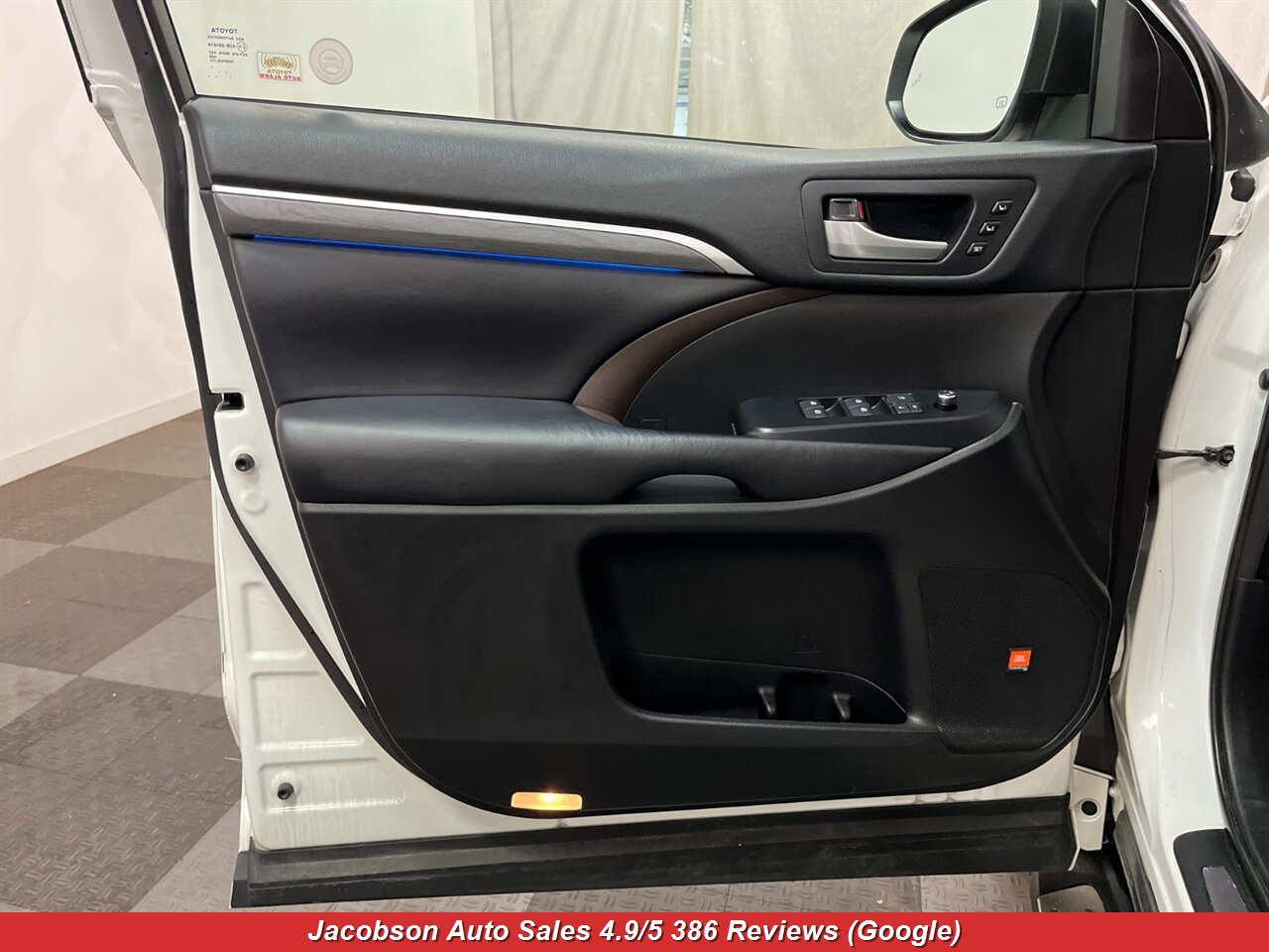 2018 Toyota Highlander Limited Platinum AWD - Photo 29 - Oshkosh, WI 54901