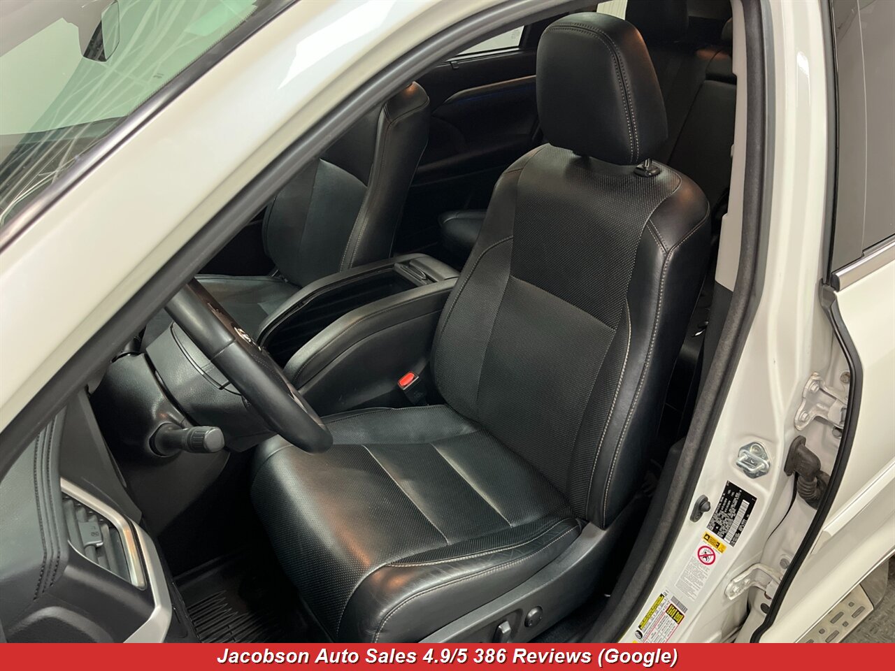 2018 Toyota Highlander Limited Platinum AWD - Photo 33 - Oshkosh, WI 54901