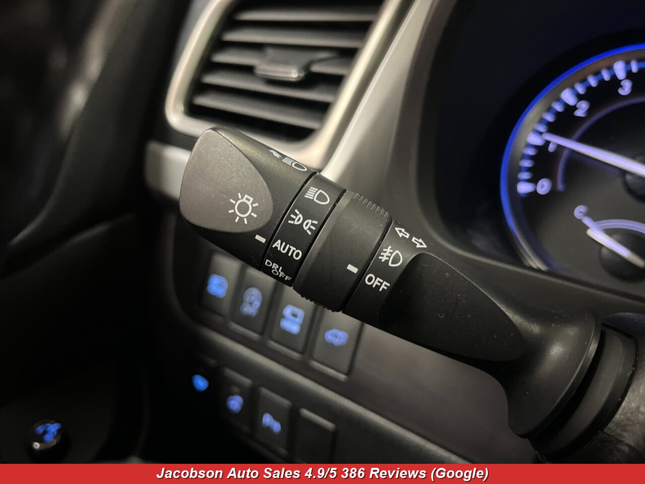 2018 Toyota Highlander Limited Platinum AWD - Photo 8 - Oshkosh, WI 54901