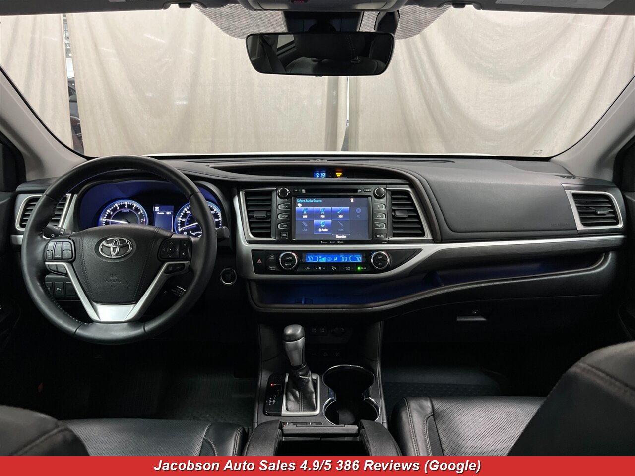 2018 Toyota Highlander Limited Platinum AWD - Photo 17 - Oshkosh, WI 54901