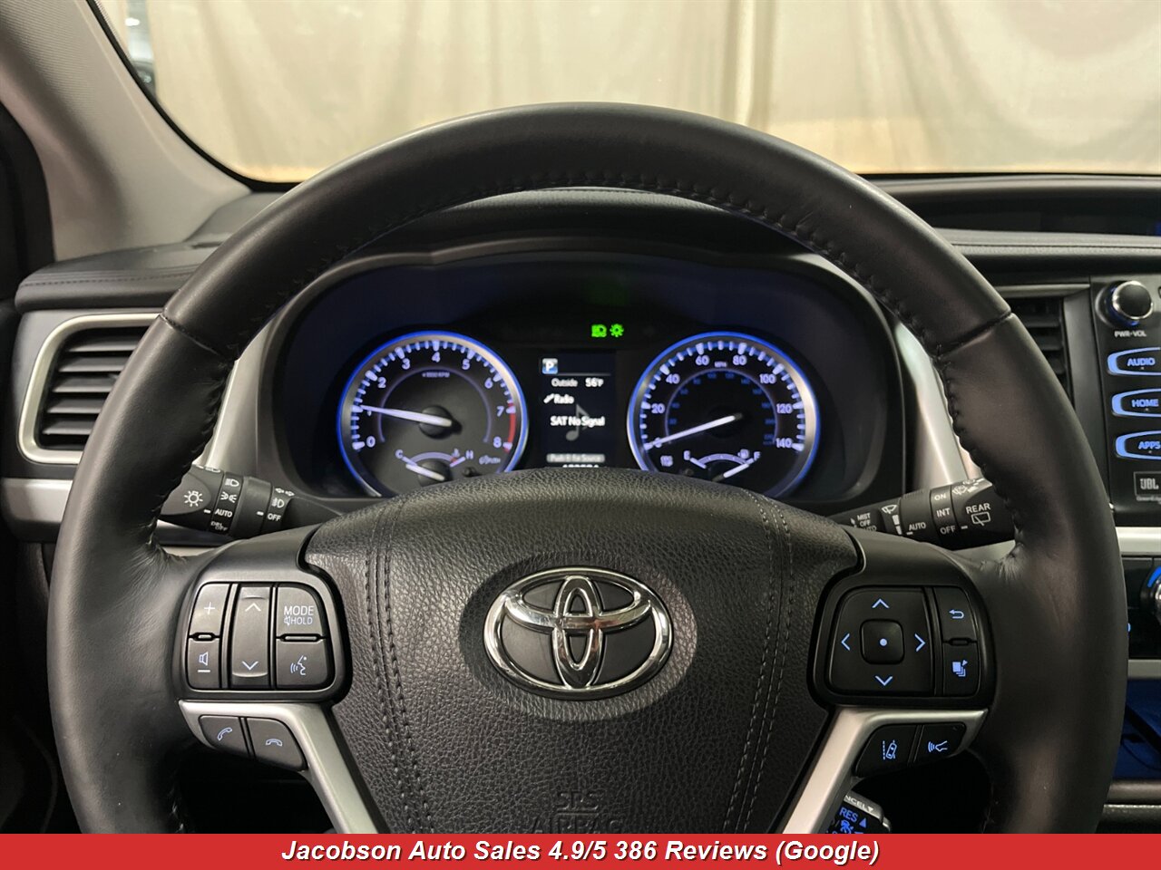 2018 Toyota Highlander Limited Platinum AWD - Photo 10 - Oshkosh, WI 54901