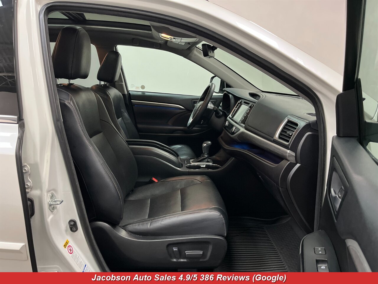 2018 Toyota Highlander Limited Platinum AWD - Photo 47 - Oshkosh, WI 54901