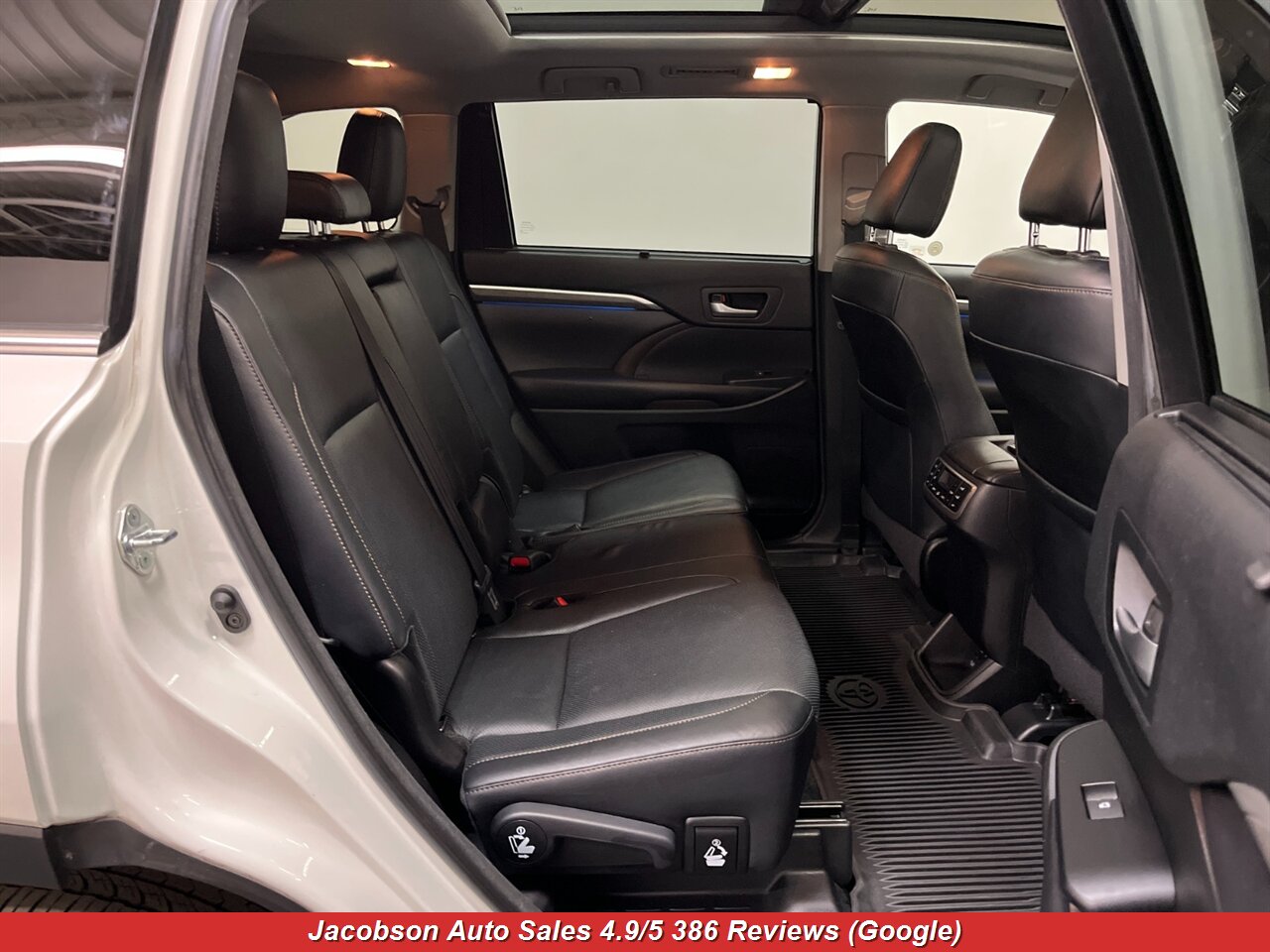 2018 Toyota Highlander Limited Platinum AWD - Photo 44 - Oshkosh, WI 54901