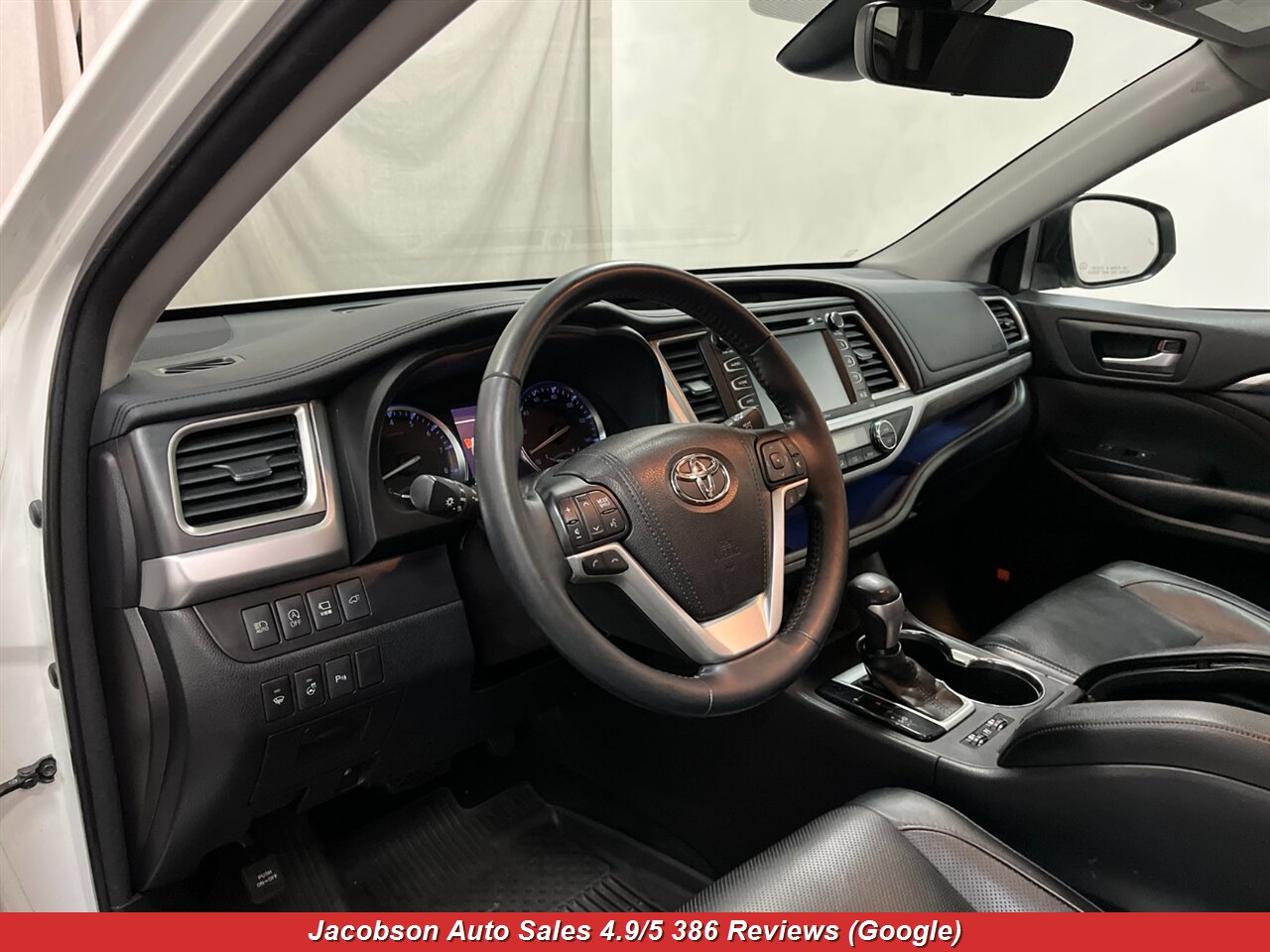 2018 Toyota Highlander Limited Platinum AWD - Photo 5 - Oshkosh, WI 54901