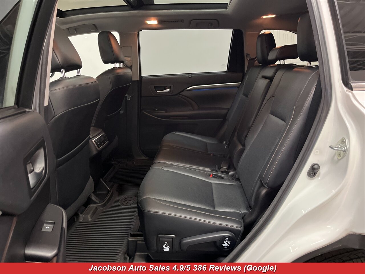 2018 Toyota Highlander Limited Platinum AWD - Photo 38 - Oshkosh, WI 54901