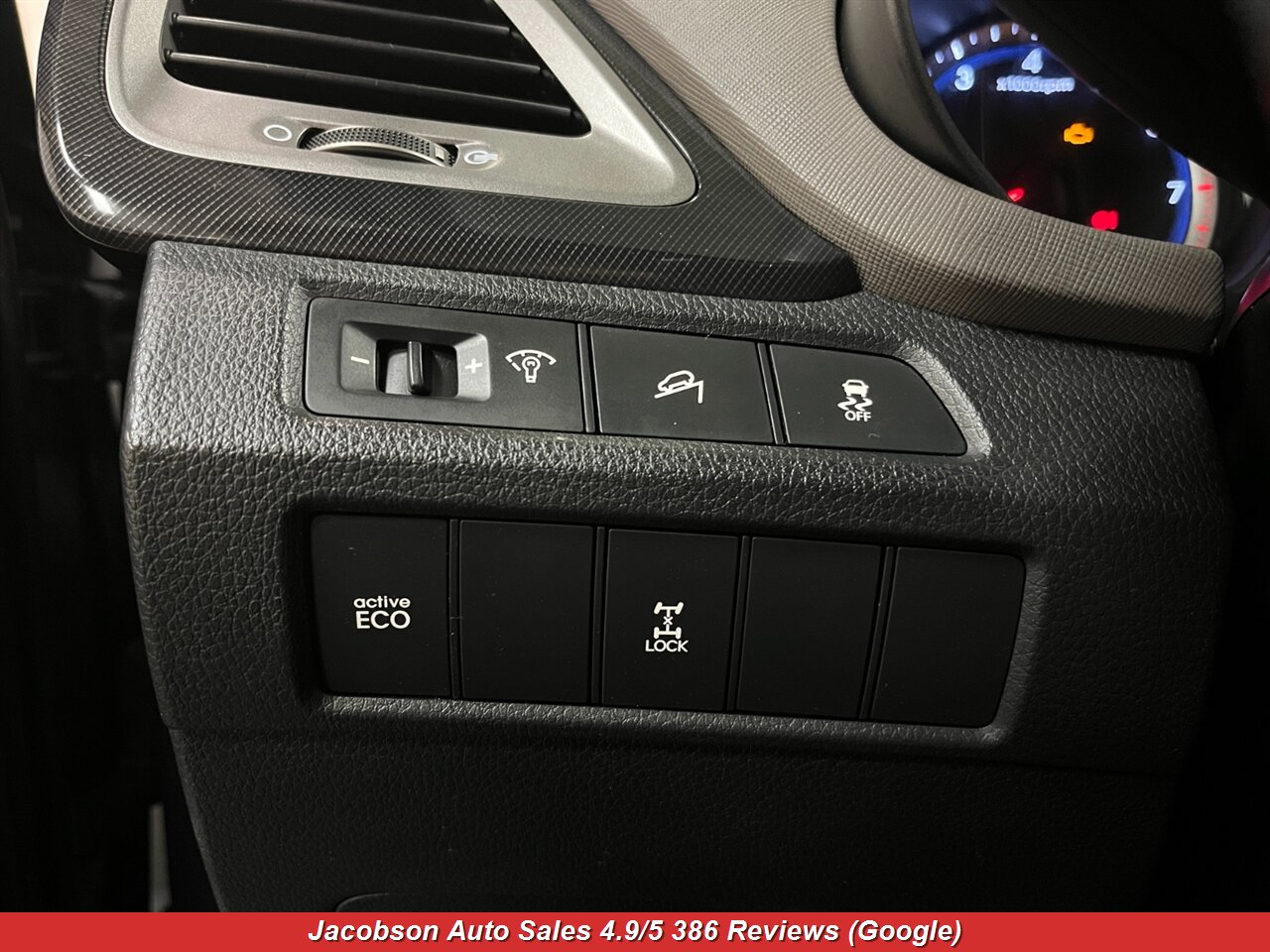 2014 Hyundai SANTA FE Sport 2.4L AWD - Photo 4 - Oshkosh, WI 54901