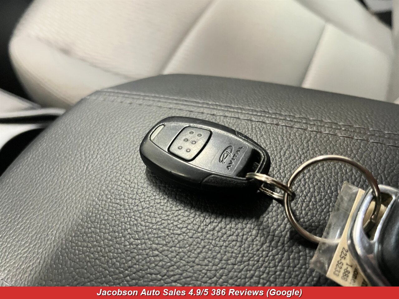 2014 Hyundai SANTA FE Sport 2.4L AWD - Photo 18 - Oshkosh, WI 54901