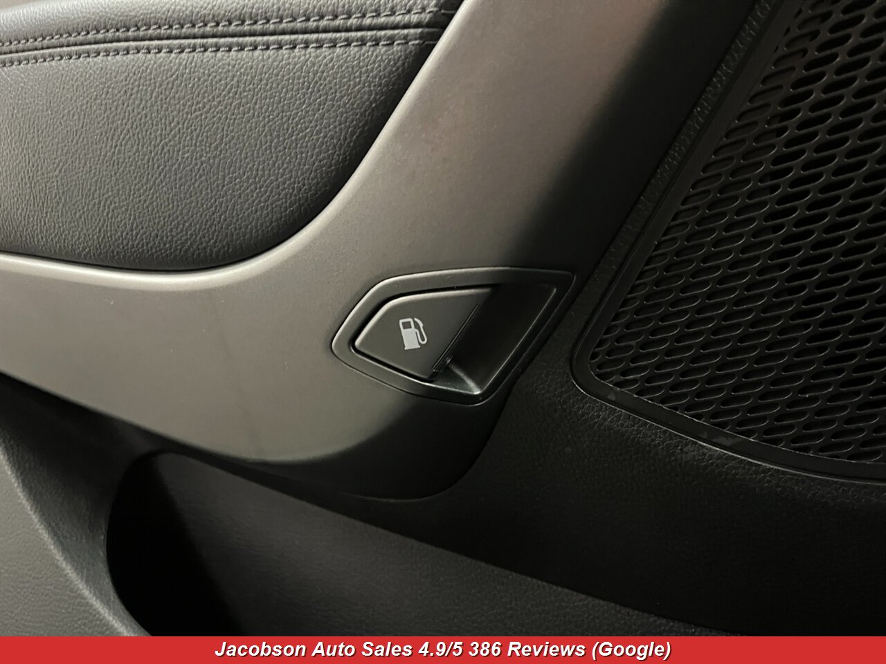 2014 Hyundai SANTA FE Sport 2.4L AWD - Photo 3 - Oshkosh, WI 54901