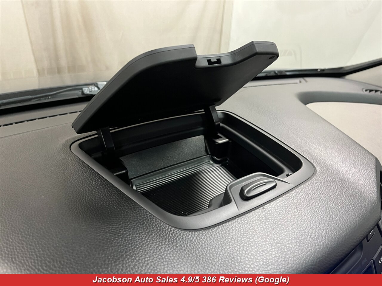 2014 Hyundai SANTA FE Sport 2.4L AWD - Photo 14 - Oshkosh, WI 54901