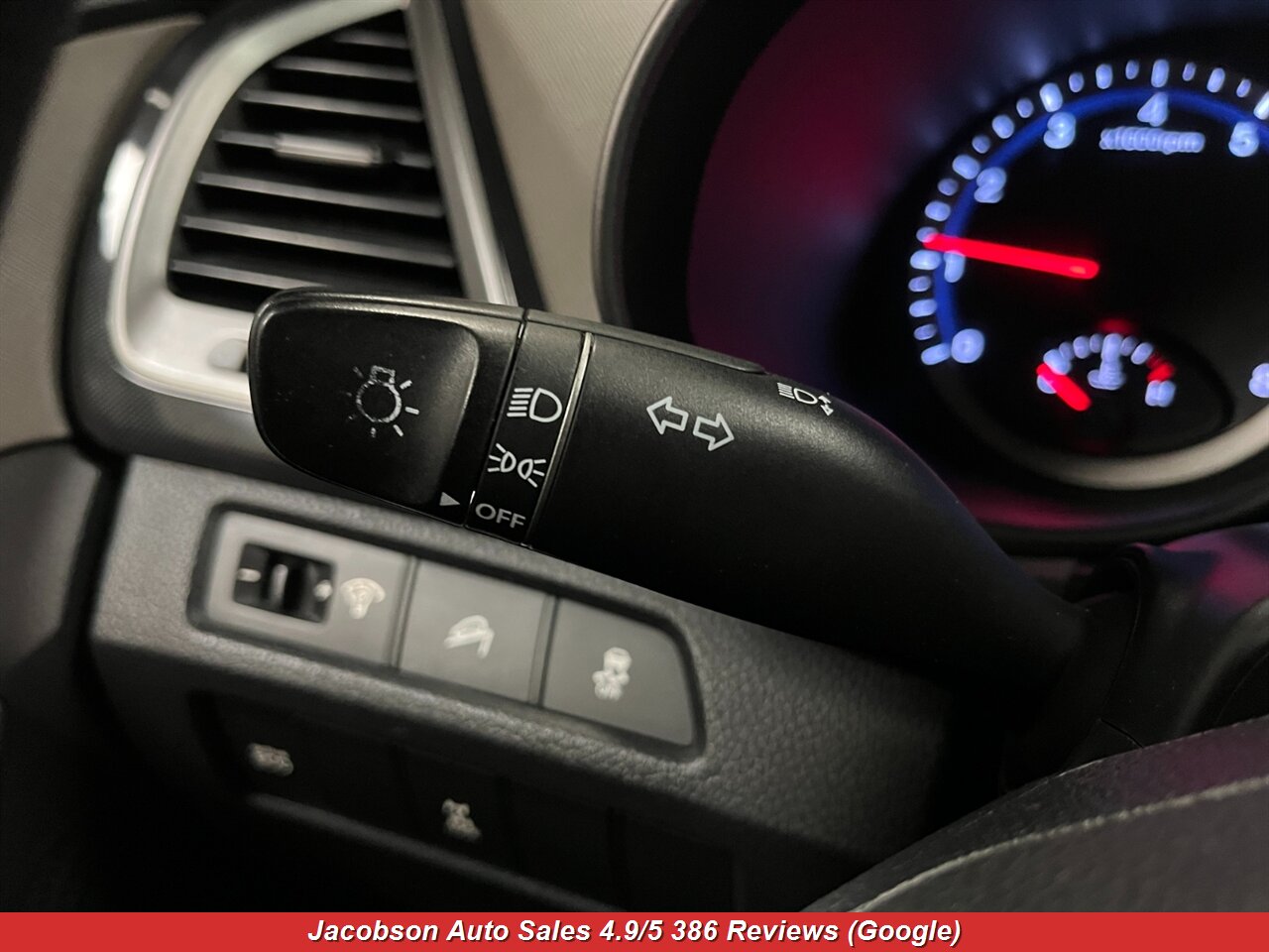 2014 Hyundai SANTA FE Sport 2.4L AWD - Photo 5 - Oshkosh, WI 54901