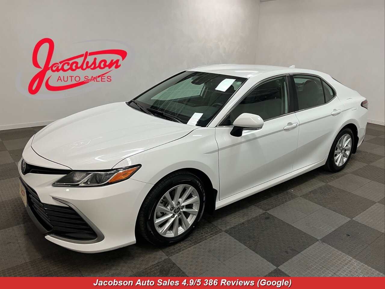 2024 Toyota Camry LE   - Photo 1 - Oshkosh, WI 54901