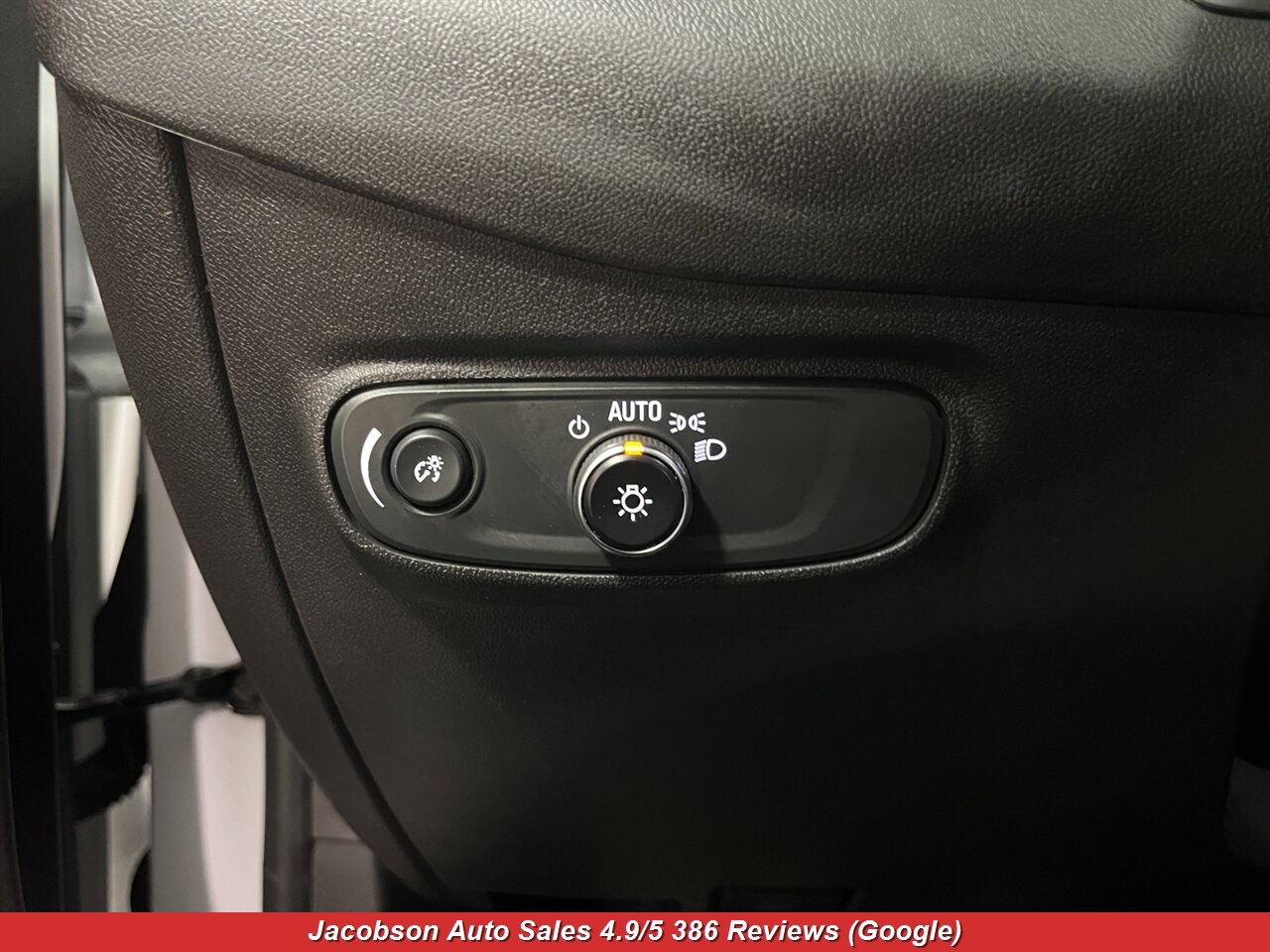 2024 Chevrolet Equinox LT 4x4 - Photo 4 - Oshkosh, WI 54901