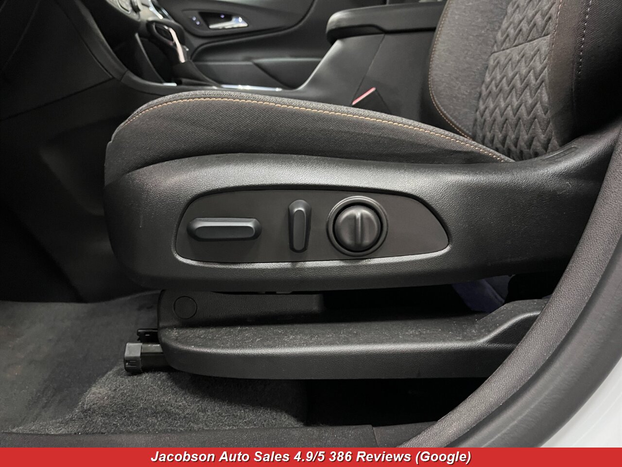 2024 Chevrolet Equinox LT 4x4 - Photo 32 - Oshkosh, WI 54901