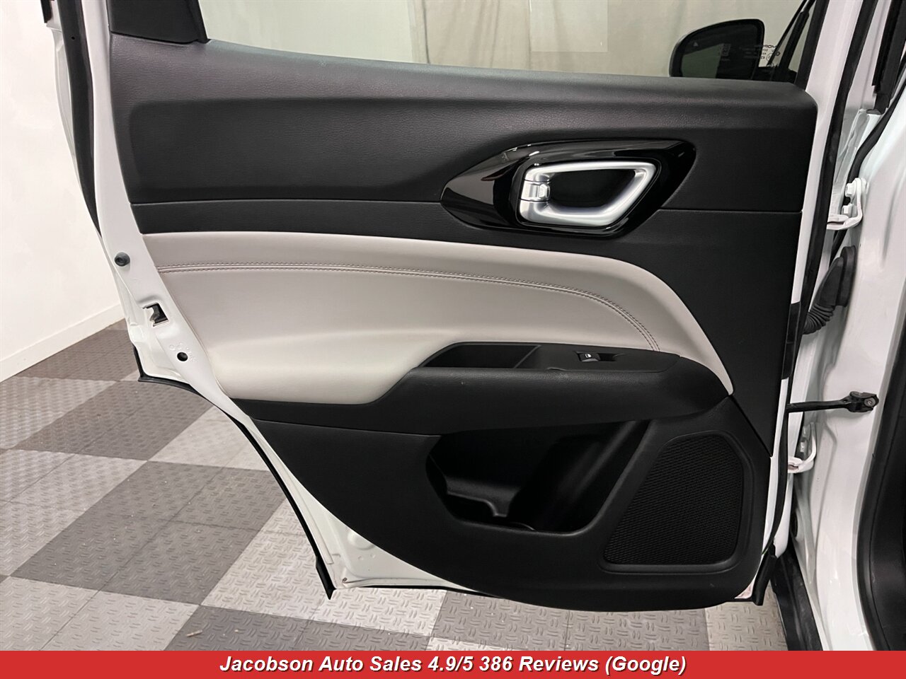 2022 Jeep Compass Limited 4x4 - Photo 33 - Oshkosh, WI 54901